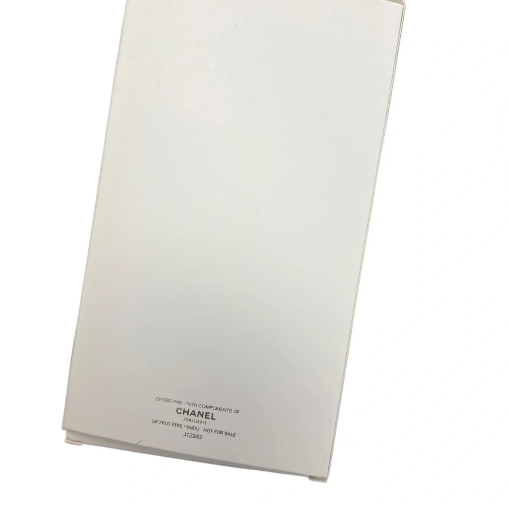 CHANEL Coco Crush White Phone Case Holder with Crossbody Strap NWT - Picture 4 of 4